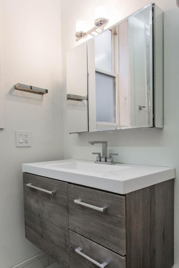 The Double Play - 1 Min Walk To Wrigley! Spacious 2Br - Perfect For Cubs Fans! Chicago Exterior photo